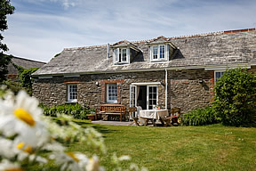 Pippin Cottage - garden view