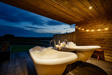Luxurious outdoor baths, Cow Parsley Cottage